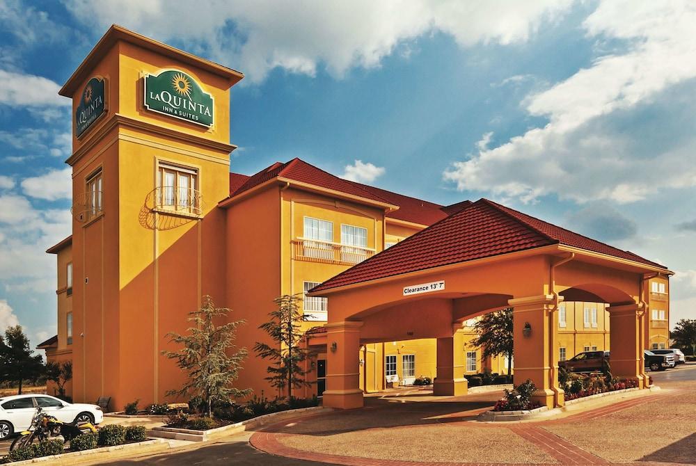 La Quinta By Wyndham Shawnee Hotel Exterior photo